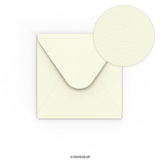 Busta colore avorio con effetto martellato 130 x 130 mm