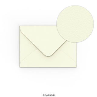Busta colore avorio con effetto martellato 82x113 mm