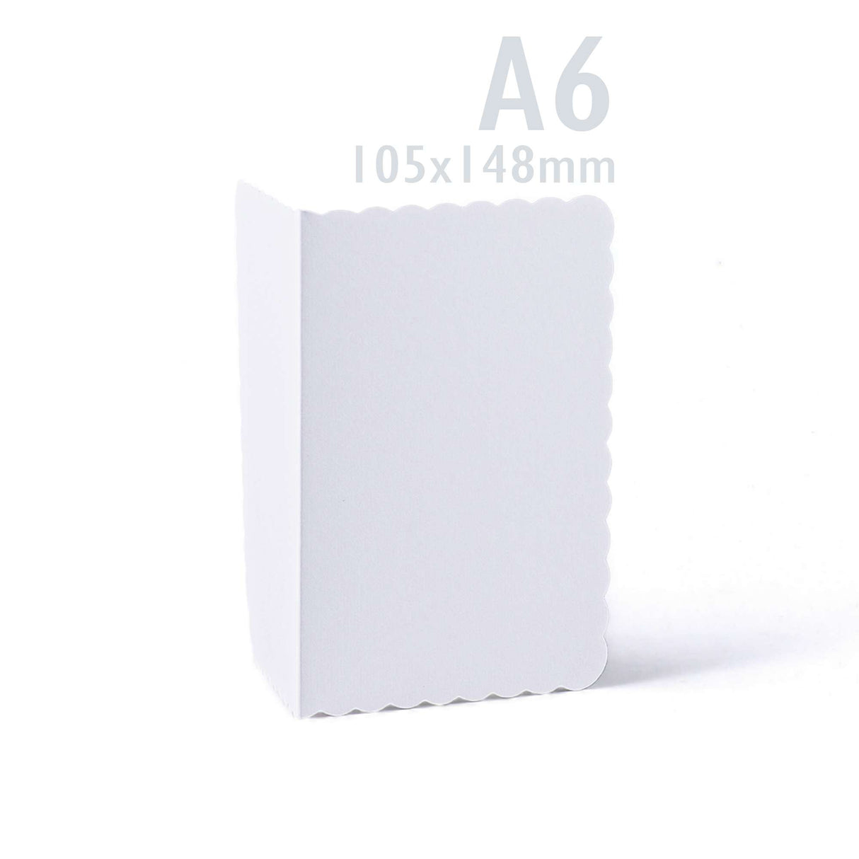 Confezione di biglietti e buste bianche con bordo ondulato